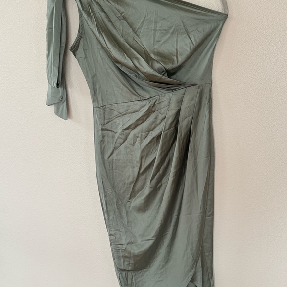 Dress Elegant One-Shoulder Green Dress - Picture 5 of 5